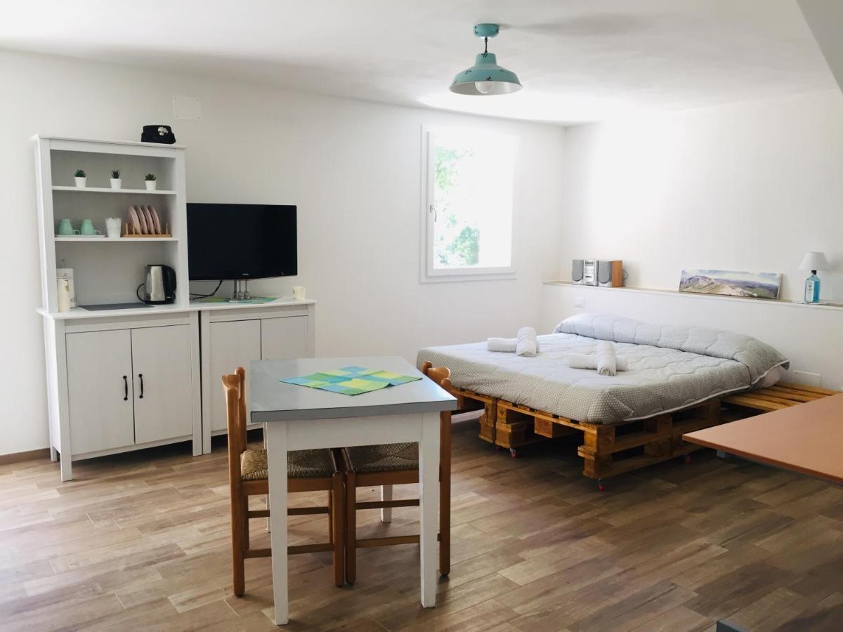 B&B I Falchi Pellegrini Монцуно Экстерьер фото